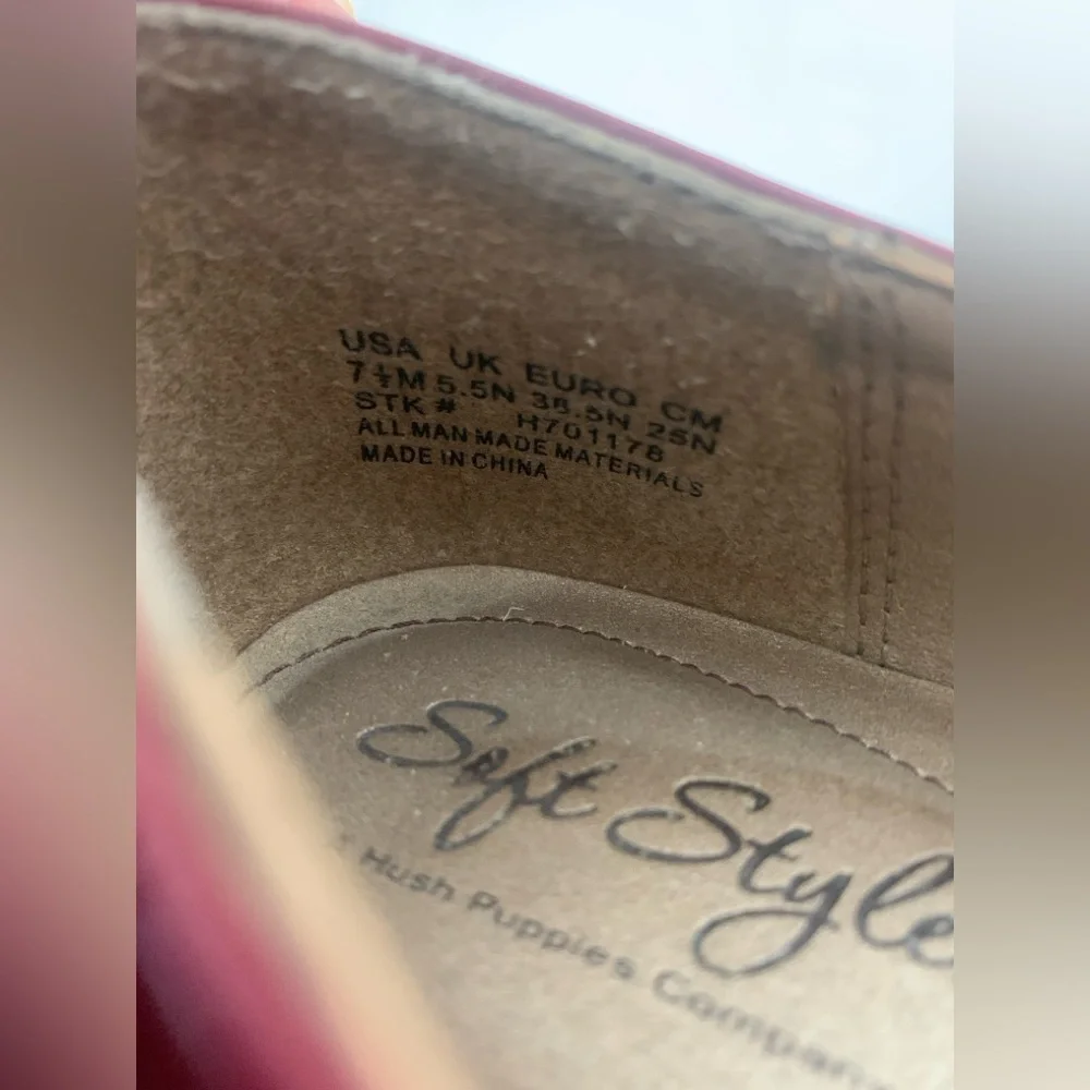 Soft Style Hush Puppies Company Red Heeled Shoes